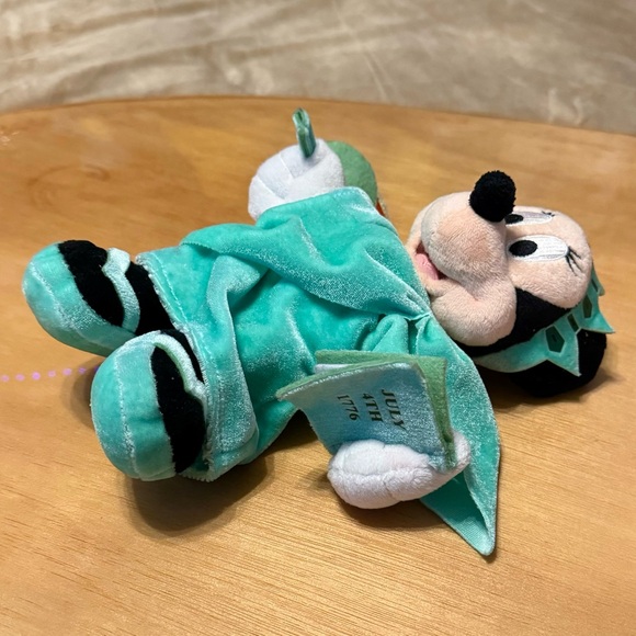Disney Minnie Mouse Lady Liberty Statue Plush 9” Used w/ Tag - Picture 11 of 11